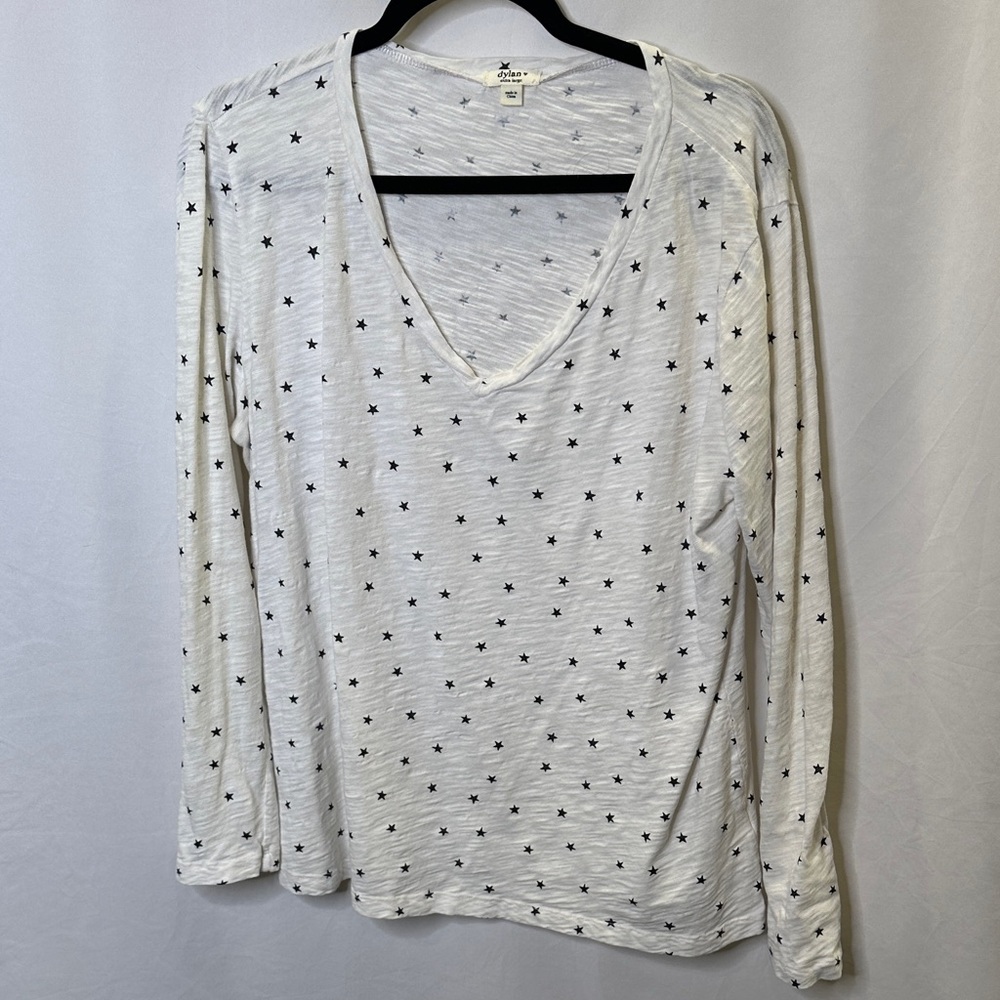 Dylan white, with black stars long sleeve, v neck tee.  Size XL